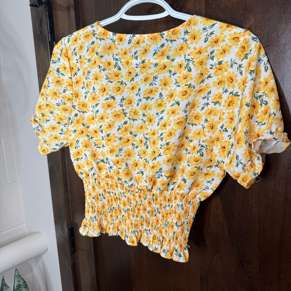 Yellow Sunflower Print white Crop Top deep v neck Size S smocked waist summer - Picture 4 of 8